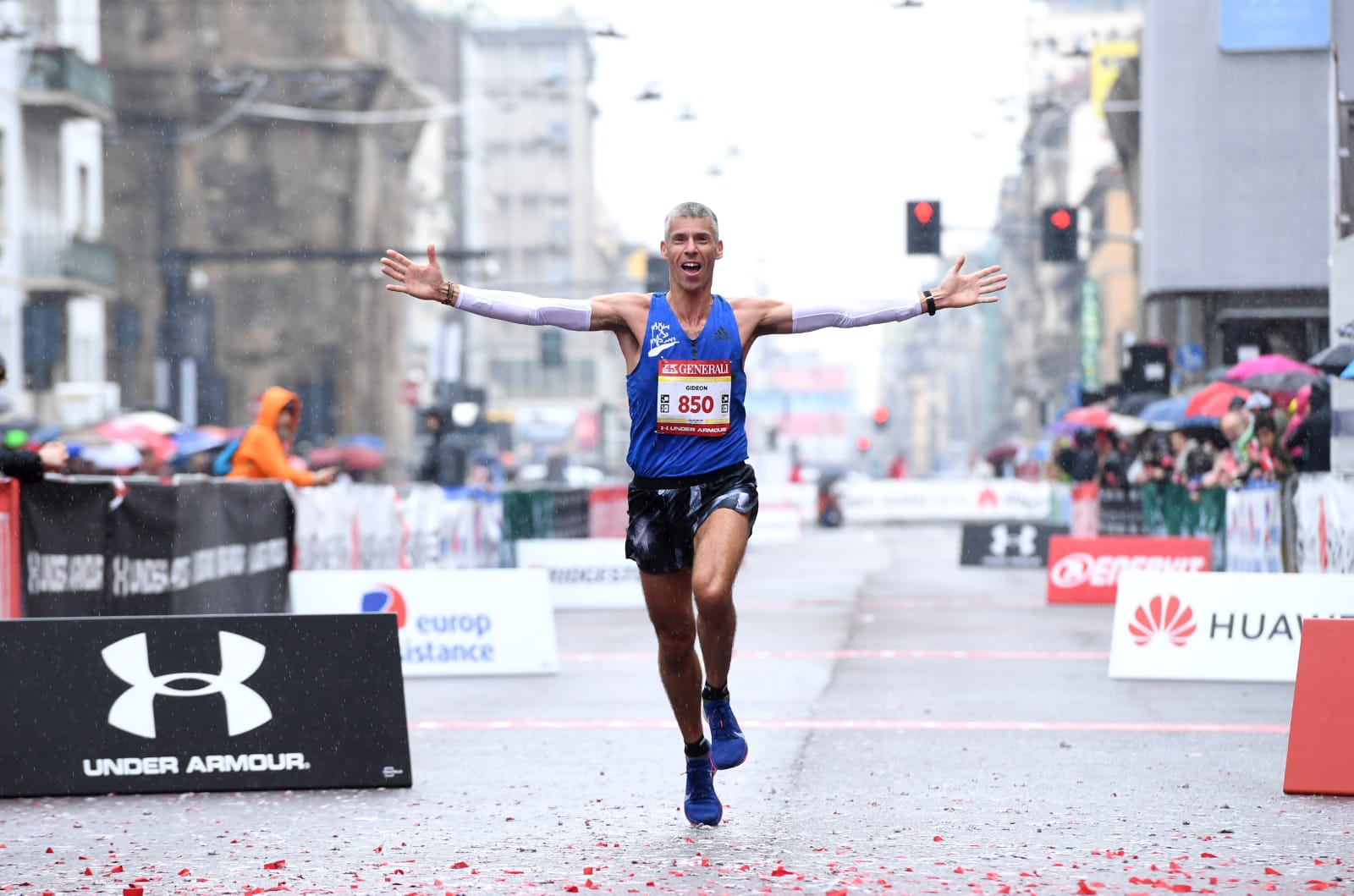 גדעון תמר מסיים את מרתון מילאנו כמנצח בקטגוריית גילו (45+) עם 2:29:43 שע'.